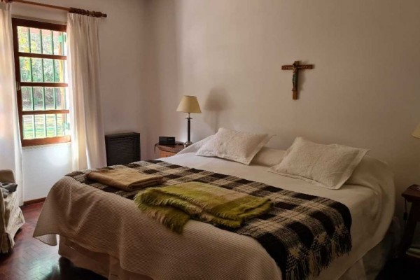 Importante casa en Villa Belgrano lote 2.183m2 y 547m2 edificados, 4 dormitorios, 5 baños 