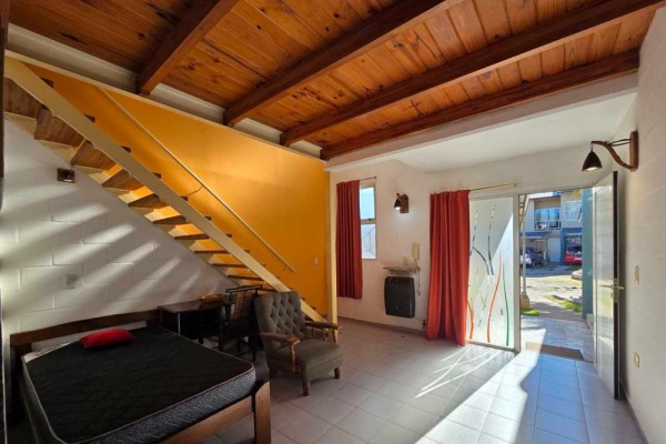 Duplex complejo  Los Cerezos, 2 dormitorios, patio, cochera, complejo con pileta, 