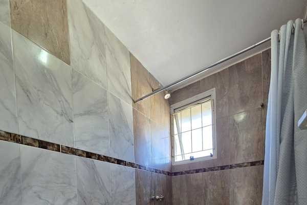 Duplex complejo  Los Cerezos, 2 dormitorios, patio, cochera, complejo con pileta, 