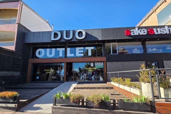 Amplio Local sobre Av Libertas a metros Teatro Luxor - Apto Gastronomía