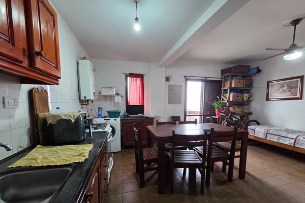 Departamento 1 dormitorio con cochera, gas natural, excelente vista, centrico