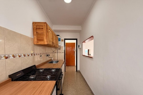 1 dormitorio con balcón edificio Ex Correo