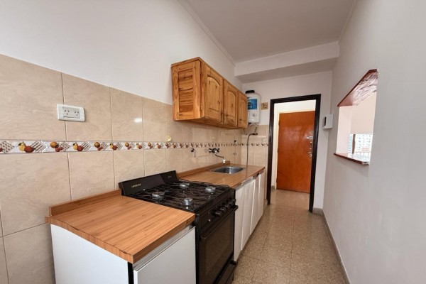 1 dormitorio con balcón edificio Ex Correo