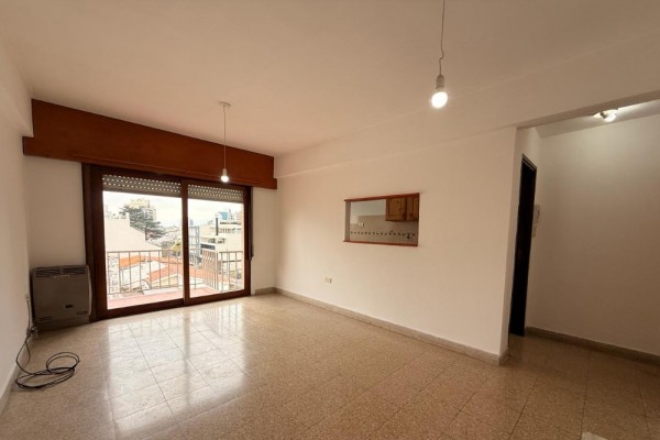 1 dormitorio con balcón edificio Ex Correo