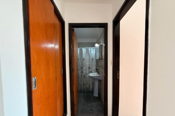 1 dormitorio con balcón edificio Ex Correo