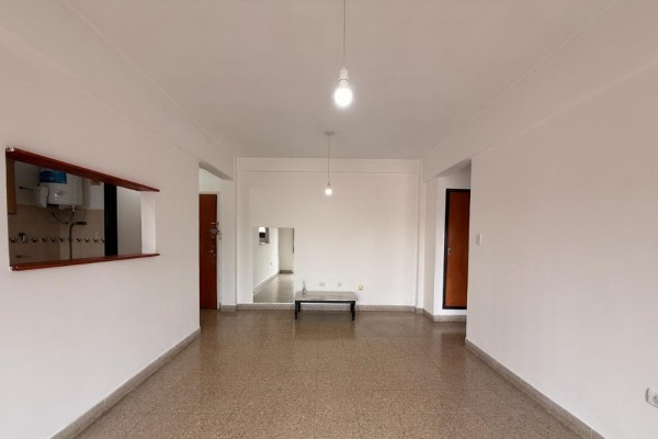 1 dormitorio con balcón edificio Ex Correo