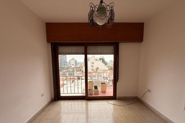 1 dormitorio con balcón edificio Ex Correo