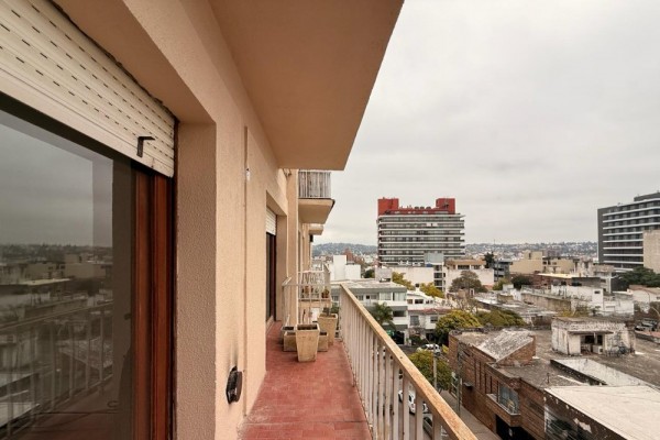 1 dormitorio con balcón edificio Ex Correo