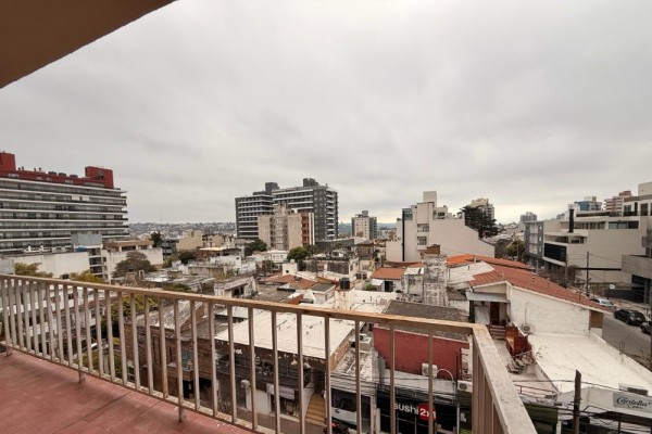 1 dormitorio con balcón edificio Ex Correo
