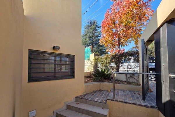 Casa zona Costa Azul a metros del Colegio 2 dormitorios mas 1 muy pequeño pileta quincho