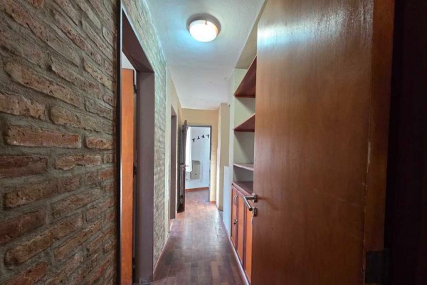 Casa zona Costa Azul a metros del Colegio 2 dormitorios mas 1 muy pequeño pileta quincho