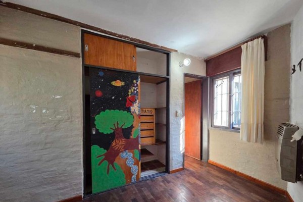 Casa zona Costa Azul a metros del Colegio 2 dormitorios mas 1 muy pequeño pileta quincho