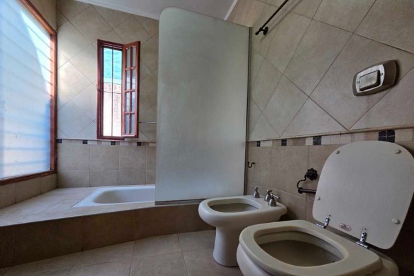 Casa zona Costa Azul a metros del Colegio 2 dormitorios mas 1 muy pequeño pileta quincho
