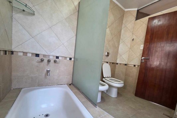 Casa zona Costa Azul a metros del Colegio 2 dormitorios mas 1 muy pequeño pileta quincho