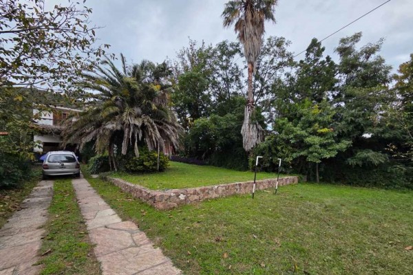 Muy linda casa B° José Muñoz 4 dormitorios, 4 baños, amplio parque