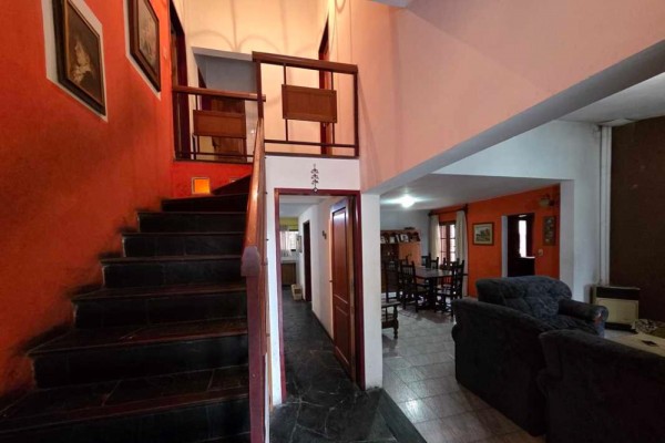 Muy linda casa B° José Muñoz 4 dormitorios, 4 baños, amplio parque