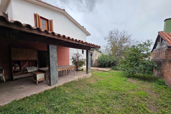 Muy linda casa B° José Muñoz 4 dormitorios, 4 baños, amplio parque