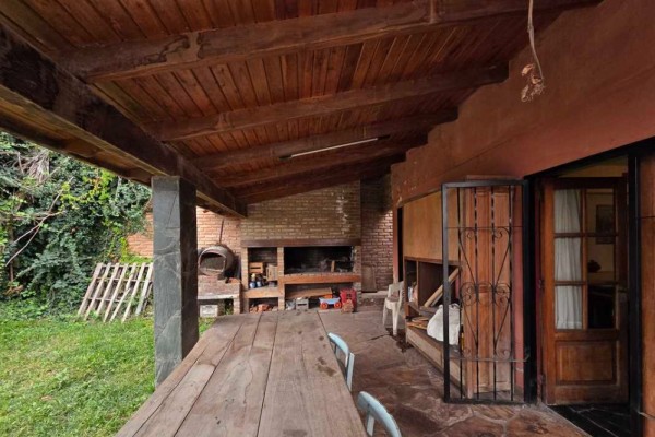 Muy linda casa B° José Muñoz 4 dormitorios, 4 baños, amplio parque