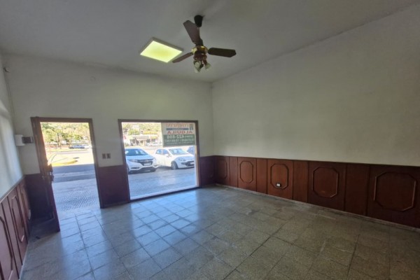 Amplio Local Sobre Colectora Av. San Martin ex Inmobiliaria Picatto