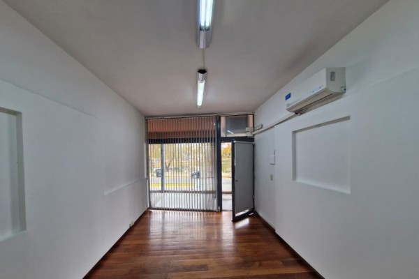 LOCAL COMERCIAL CON ENTREPISO - PENO CENTRO CARLOS PAZ SOBRE AV. SABATTINI 