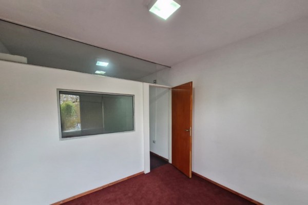 LOCAL COMERCIAL CON ENTREPISO - PENO CENTRO CARLOS PAZ SOBRE AV. SABATTINI 