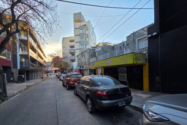 OPORTUNIDAD Amplio Local pleno centro de Carlos Paz