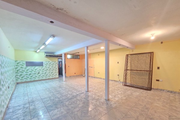 OPORTUNIDAD Amplio Local pleno centro de Carlos Paz