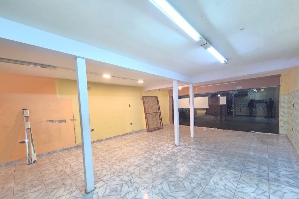 OPORTUNIDAD Amplio Local pleno centro de Carlos Paz