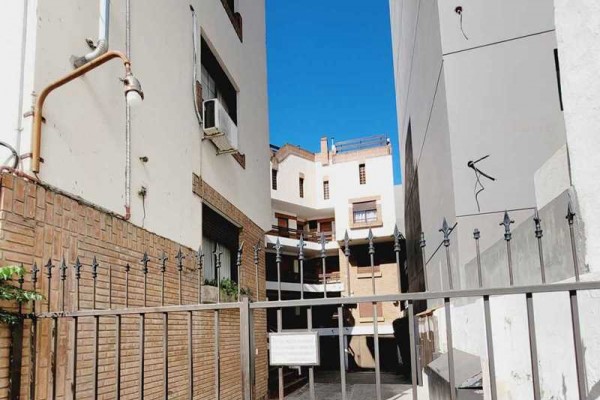 Muy lindo Duplex 1 dormitorio, con balcón terraza frente a la costanera Oeste, a pocos mentros del puente central
