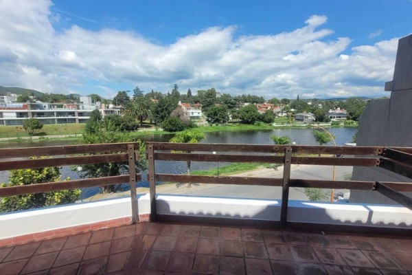 Muy lindo Duplex 1 dormitorio, con balcón terraza frente a la costanera Oeste, a pocos mentros del puente central