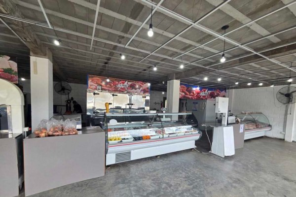 Local 15m2 en Villa del Lago sobre colectora ideal carniceria